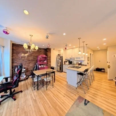 285 Dorchester St, South Boston