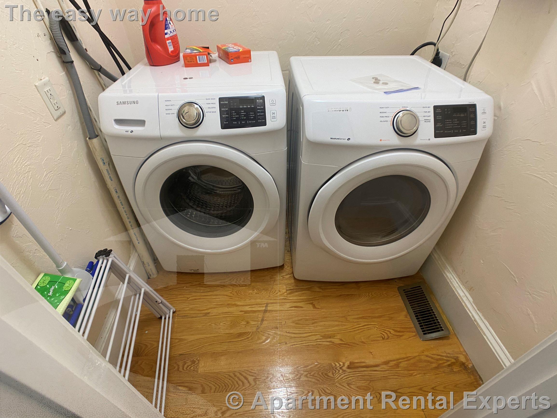 24 Willard Ave, Tufts