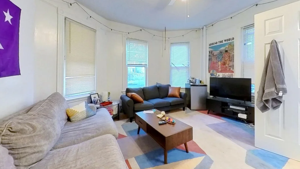 34 Cherokee, Mission Hill