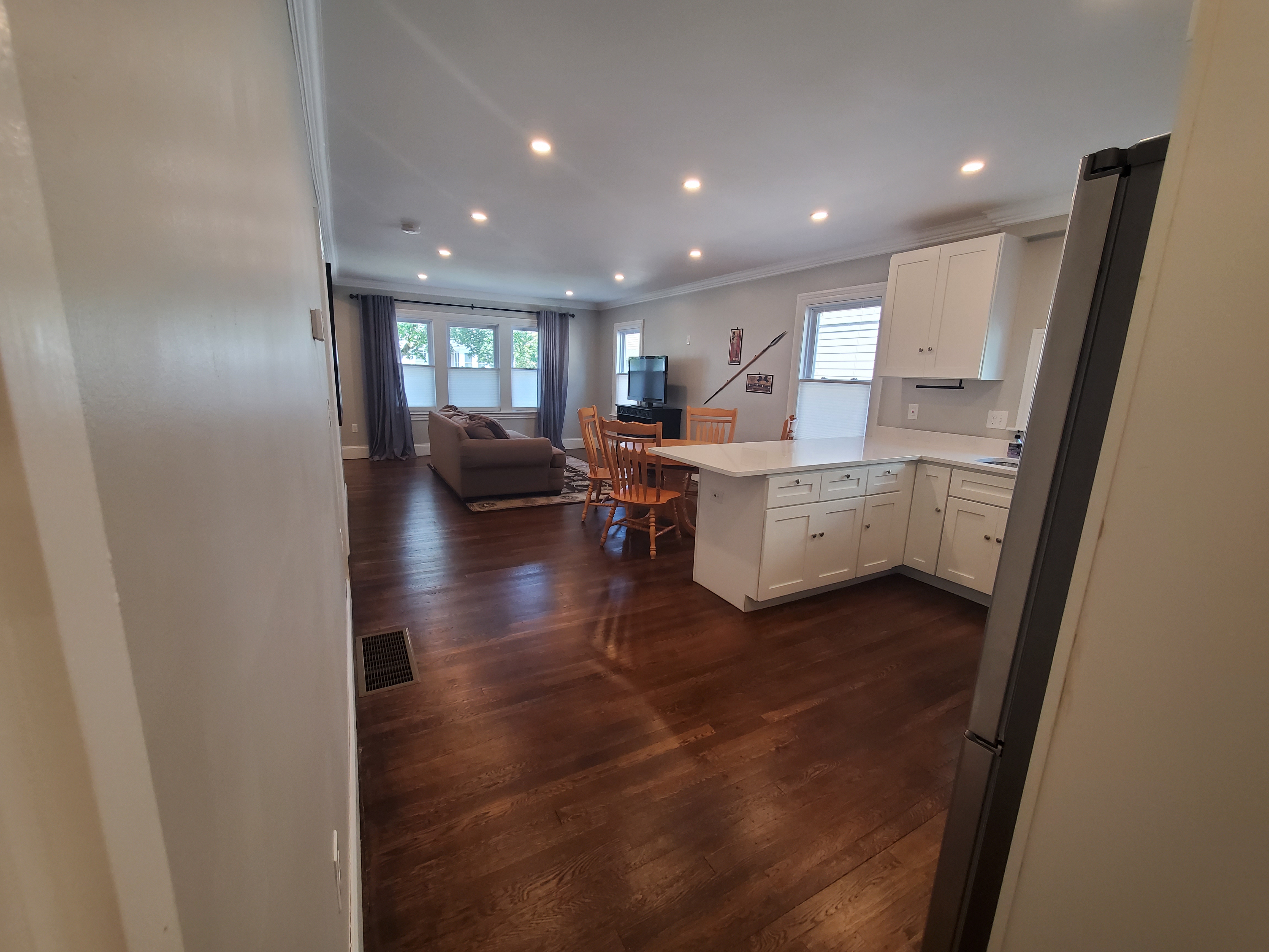 3 bed, 2 bath apartment for rent at 45 Dyer Ave Unit 1, Milton — photo 4 of 22