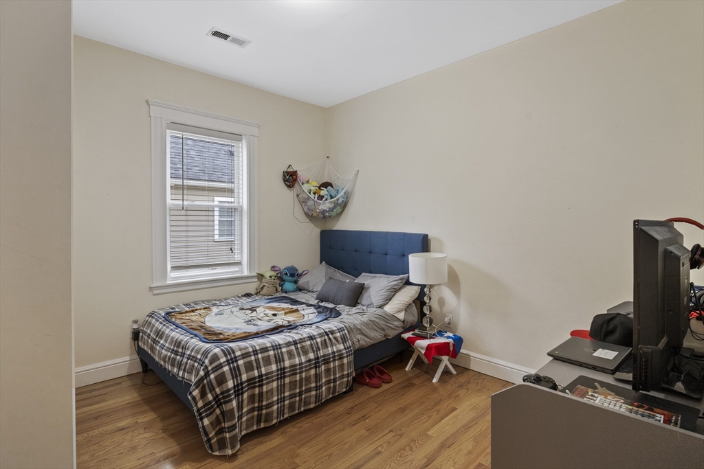 9-11 Clifford St, Hyde Park