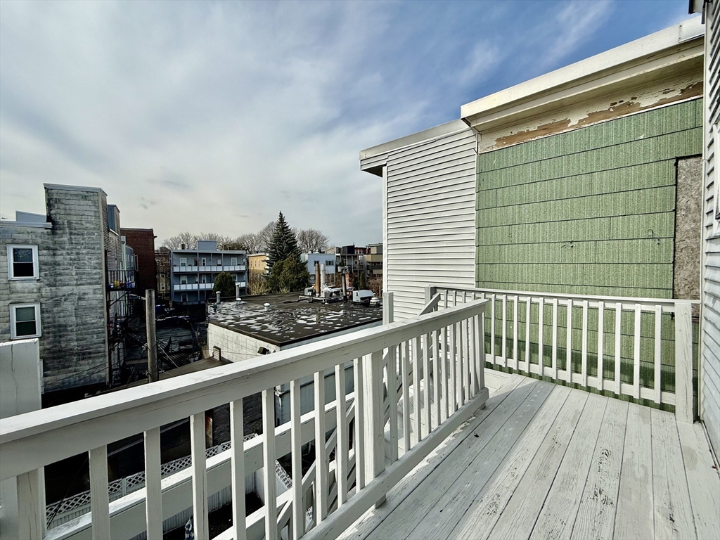 724 Cambridge St, Wellington-Harrington