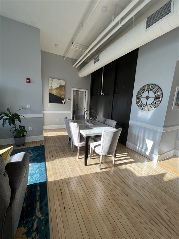 948 Main St, Waltham