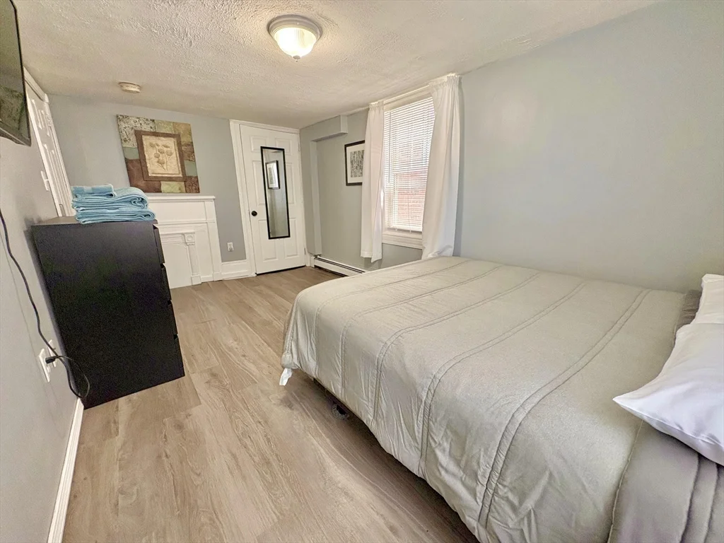 285 Roxbury St, Roxbury