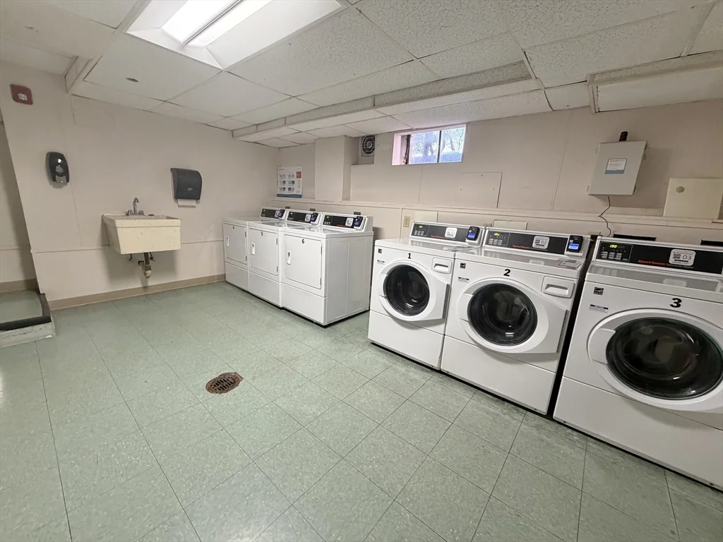 2 Hamond Pond Pkwa, Newton