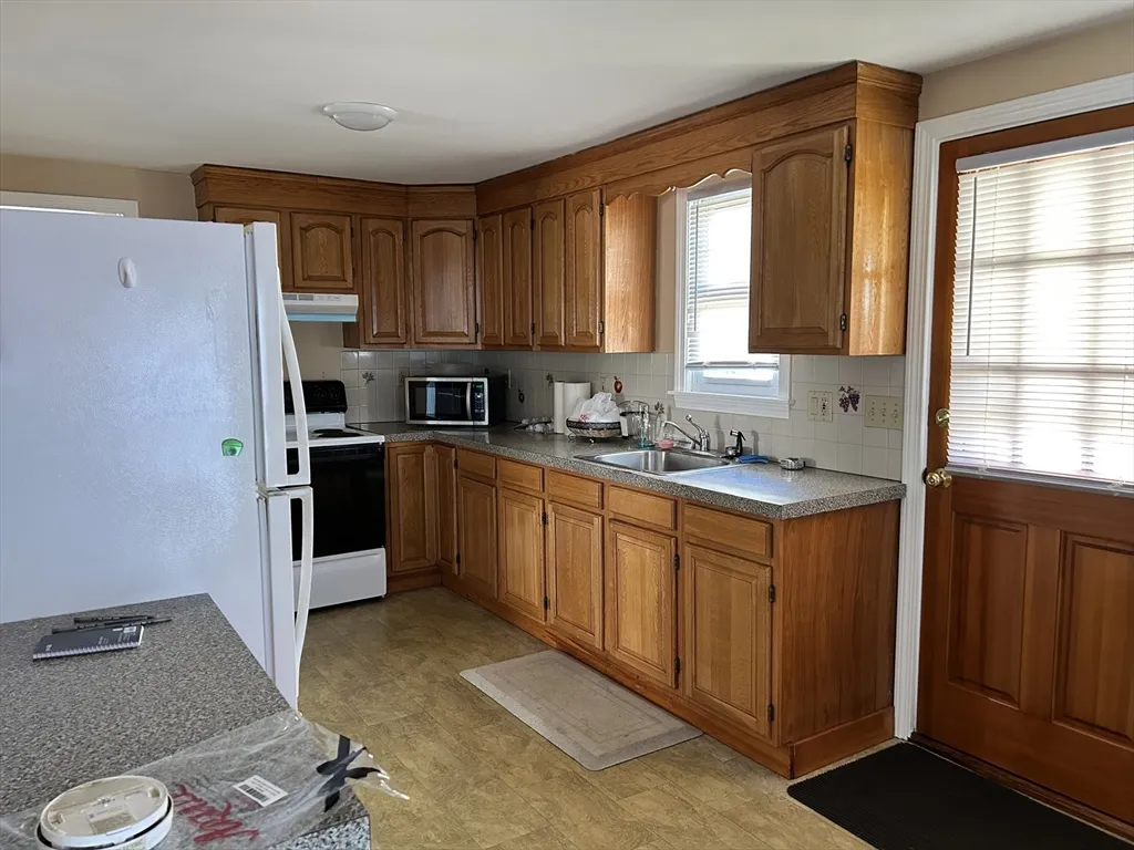 39 School St, Milford