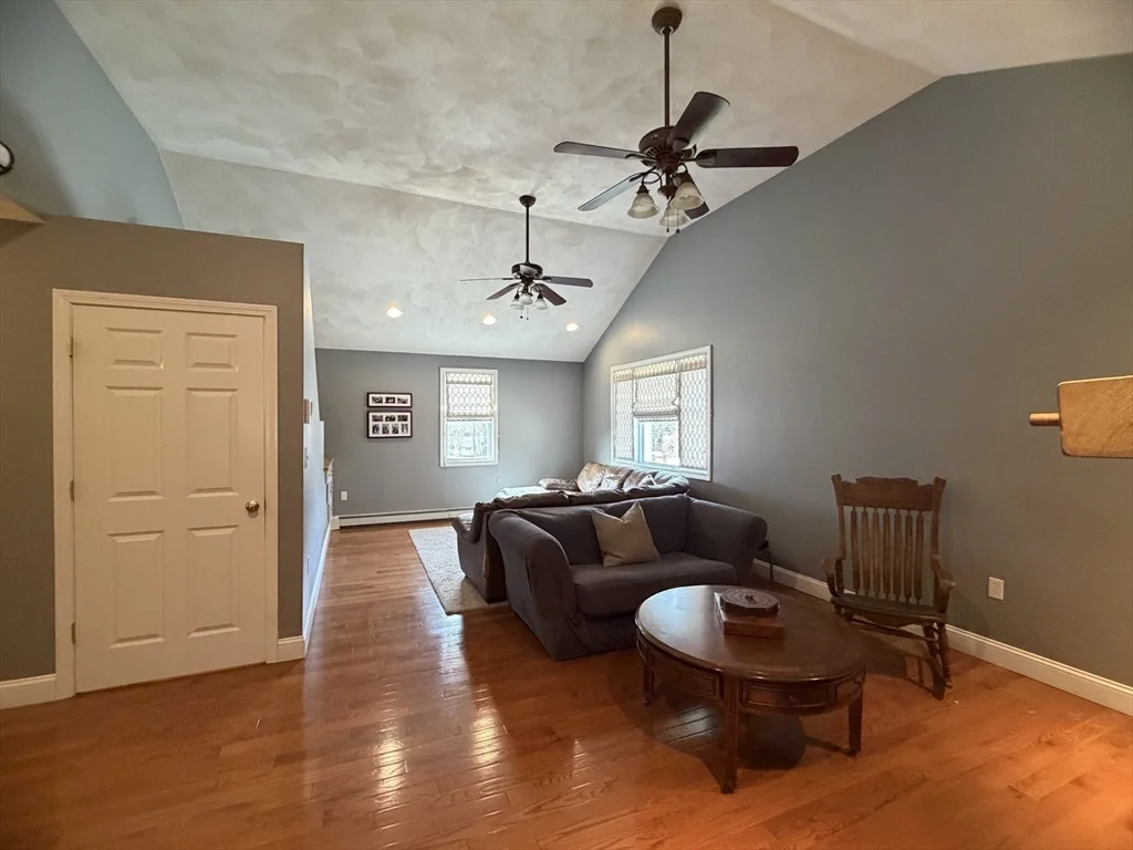 81 N Main St, North Bellingham