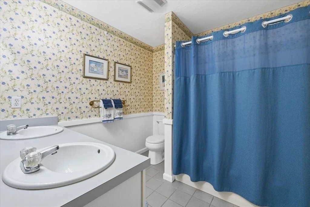 822 Thayer St, Abington