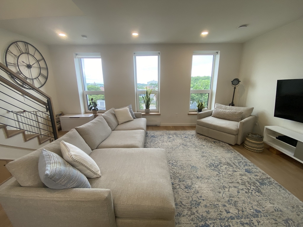 78 Fort Ave, Roxbury