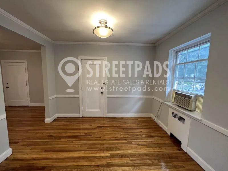 1153 Beacon St, Longwood