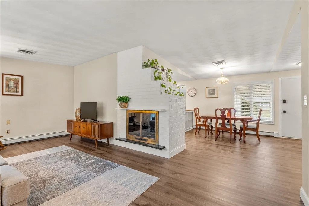 14 Corrine Dr, Framingham