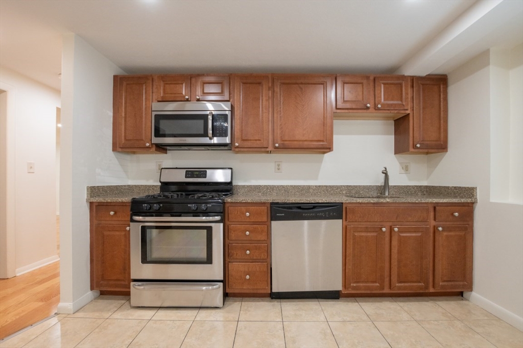 146 Willow St, Waltham