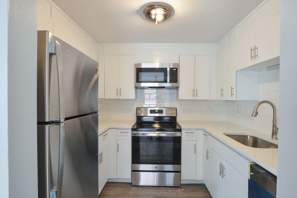 1049 Pleasant St, New Bedford