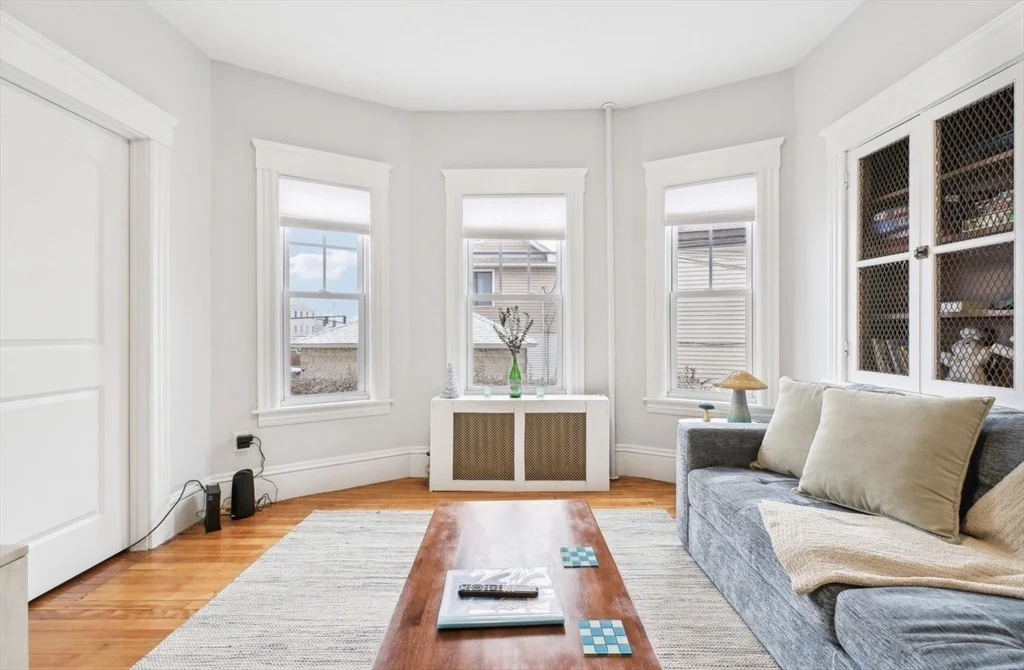 422 Chandler St, West Side
