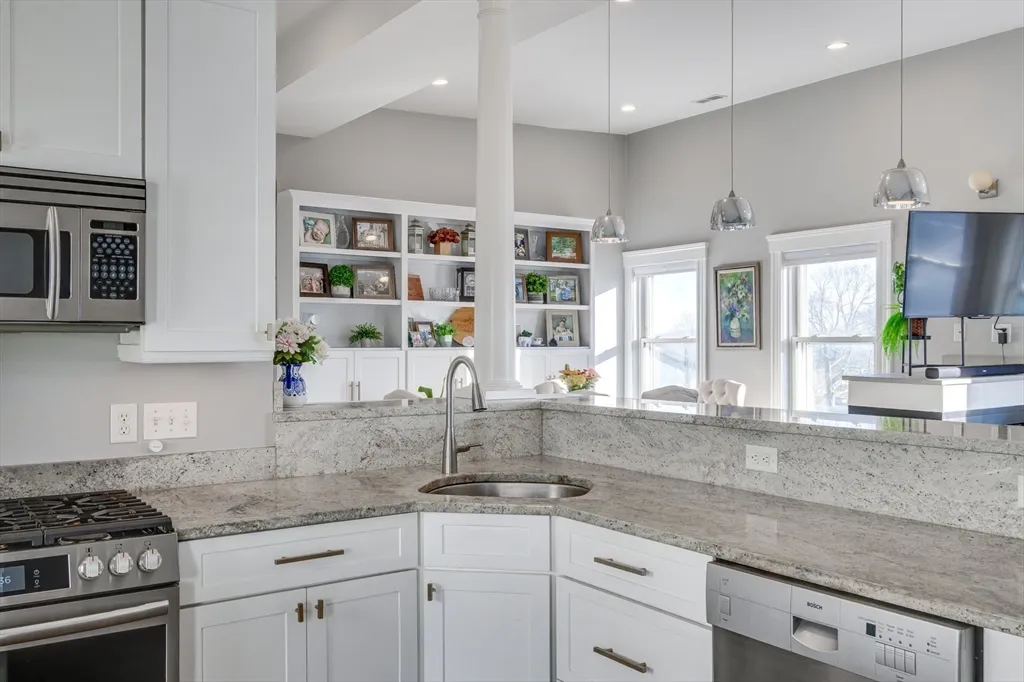 41 Farragut Rd, South Boston