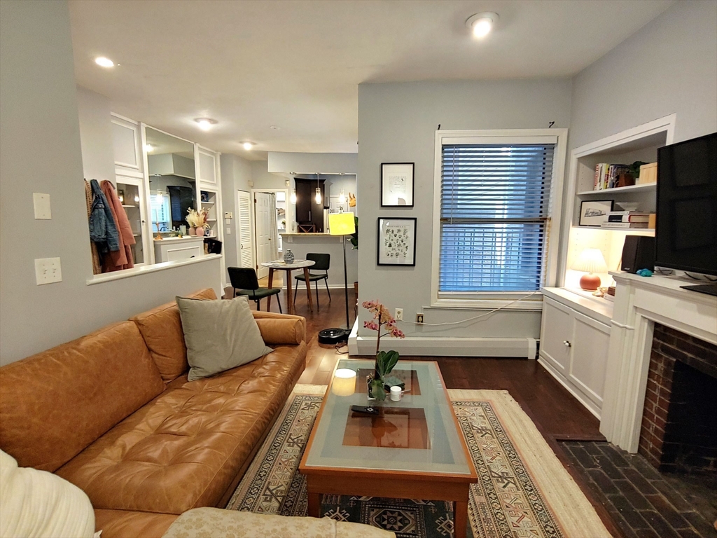 61 West Cedar St, Beacon Hill