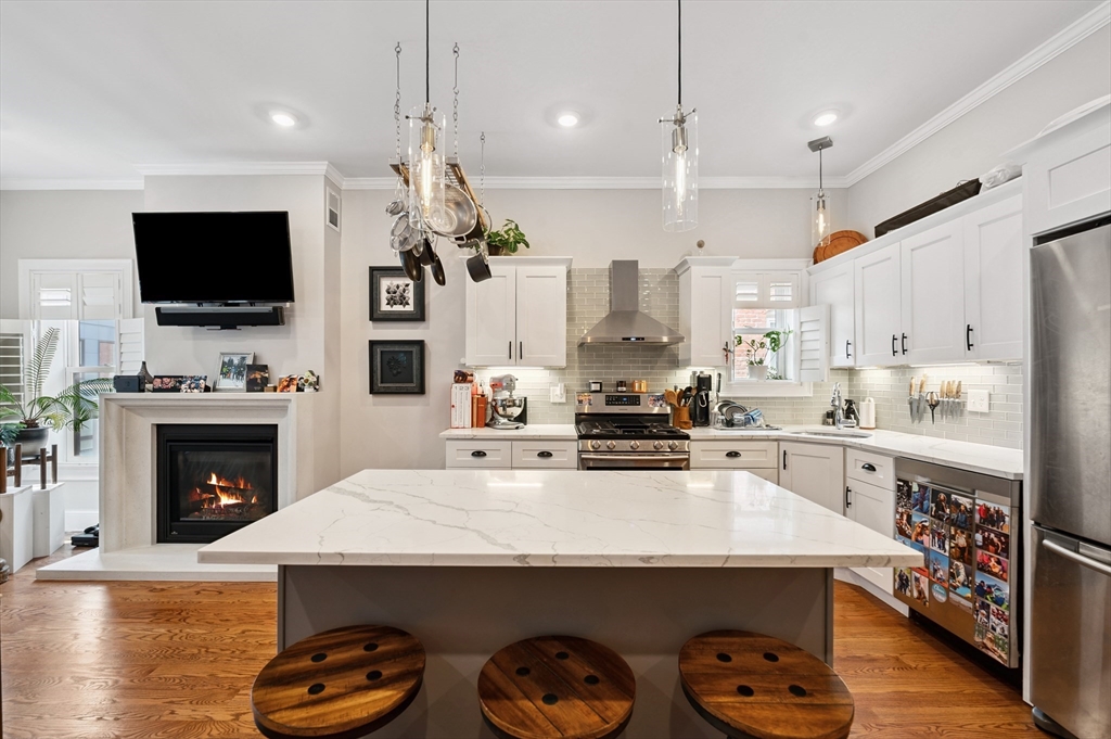 338 Meridian St, East Boston