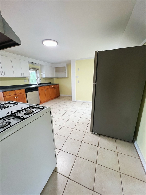 4 Harrison St, Natick