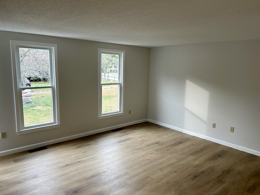 47 Wyman Rd, Collinsville