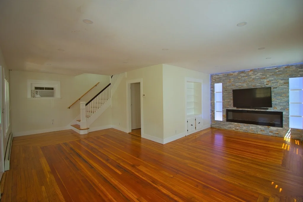 40 Dean Ave, Dracut