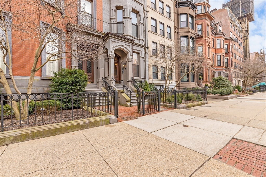 74 Commonwealth, Back Bay