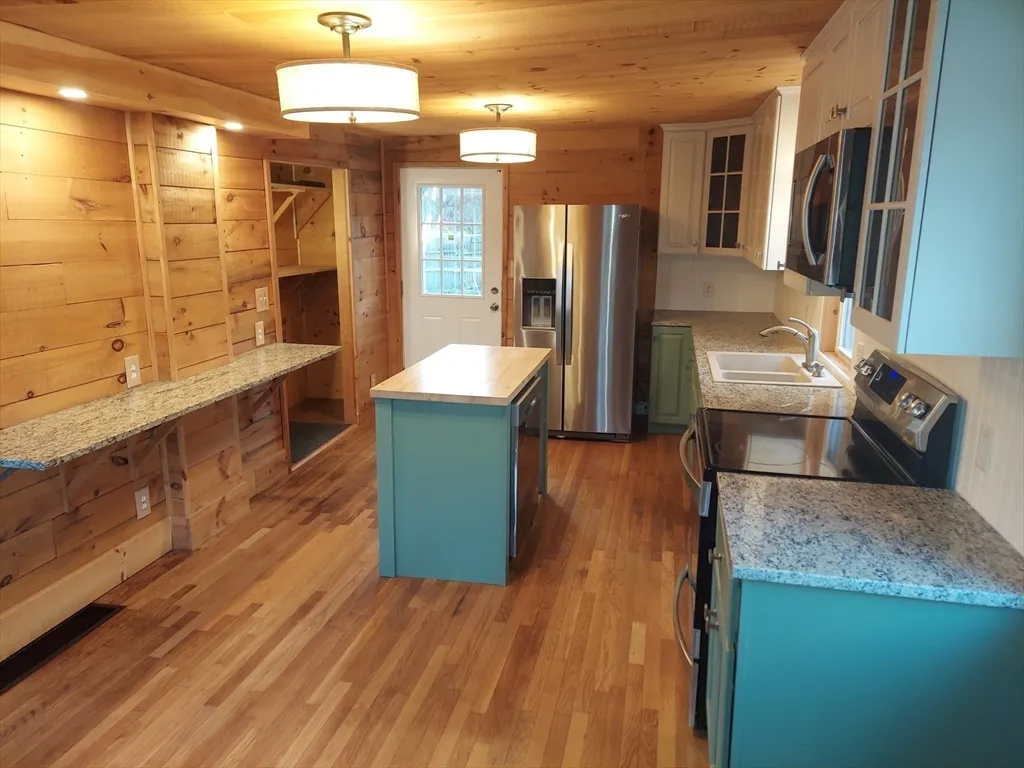 8 Phillips St, Attleboro