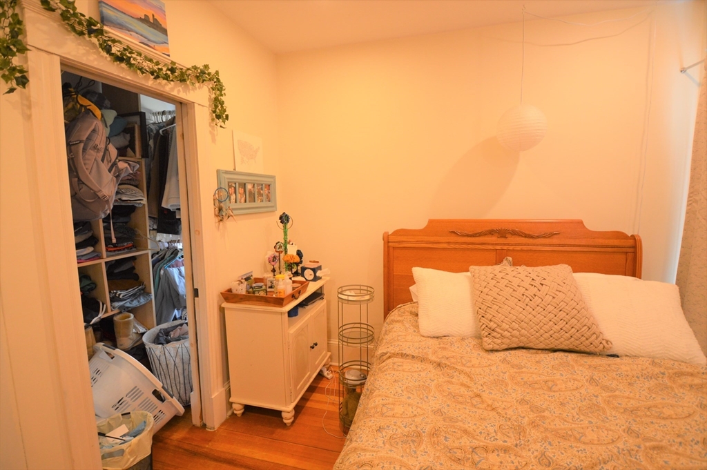 14 Breck Ave, Oak Square