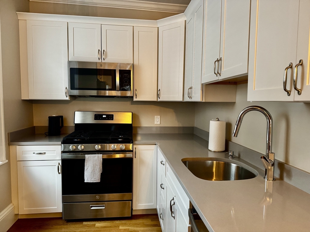 15 Cedar St, Charlestown