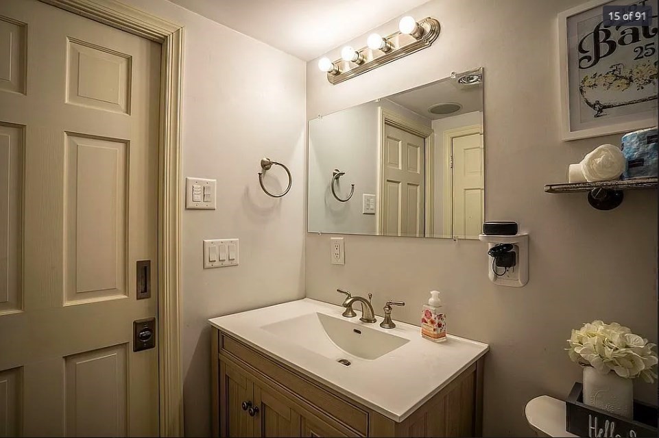 52 Lake Shore Dr S, Westford