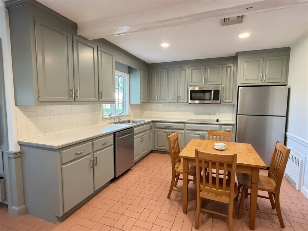 343 Bay Rd, Sharon