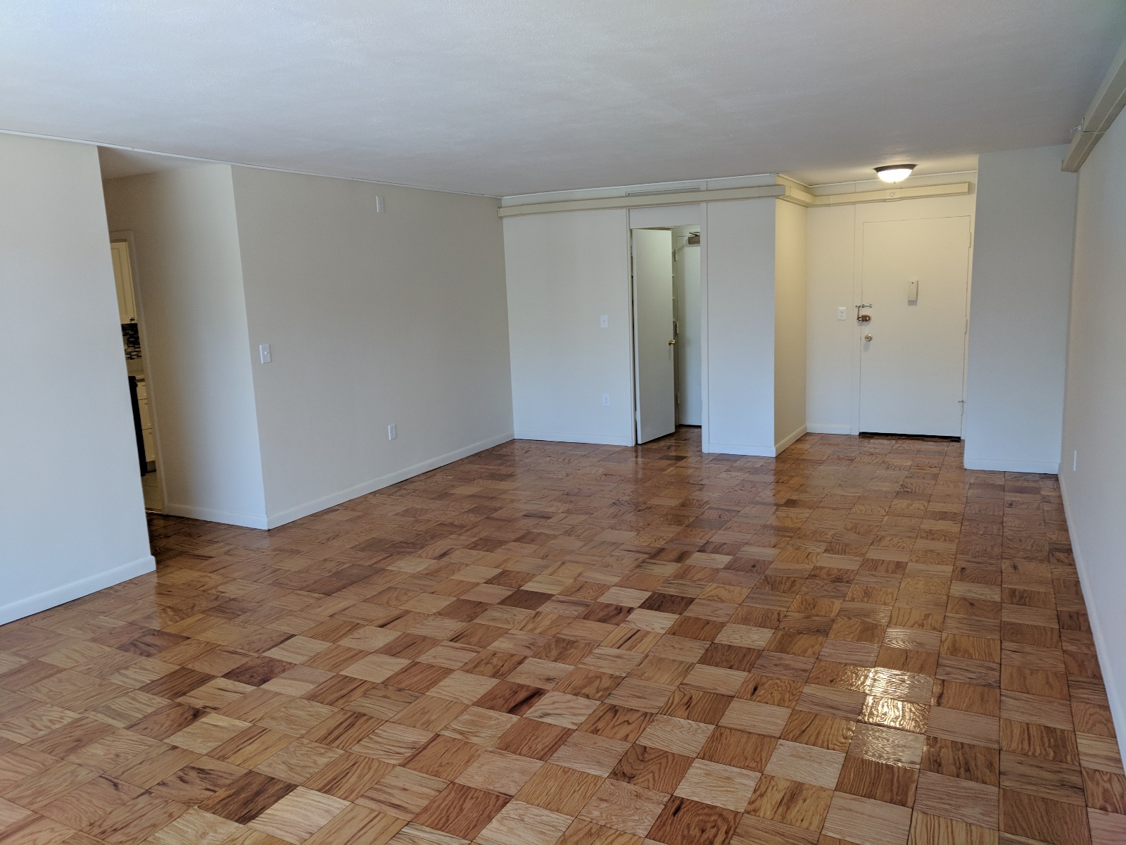 101 Monmouth St, Longwood