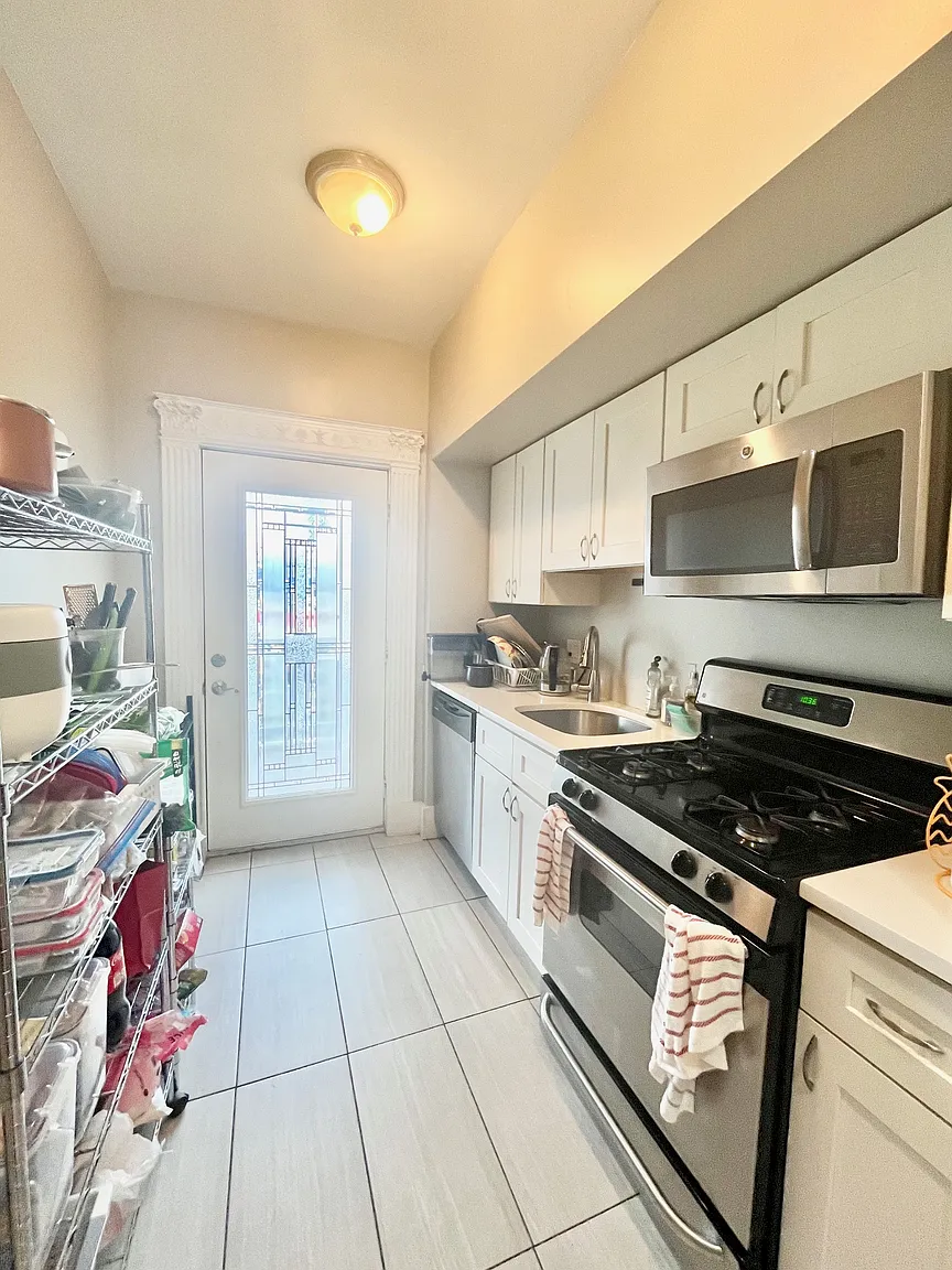 180 Hillside St, Mission Hill