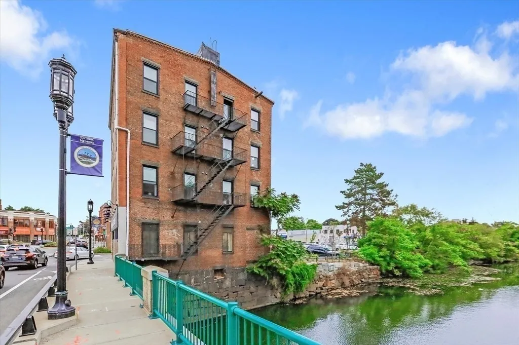 30 Main St, Tufts University