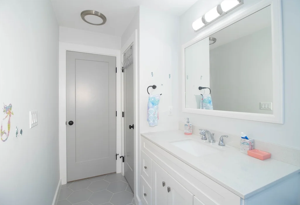 5 Morse Ave, Plainville