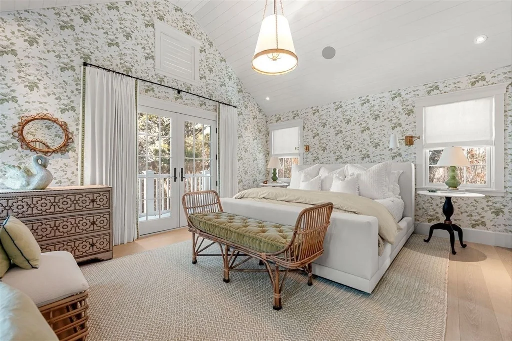 34 Brewster Rd, Monomoy