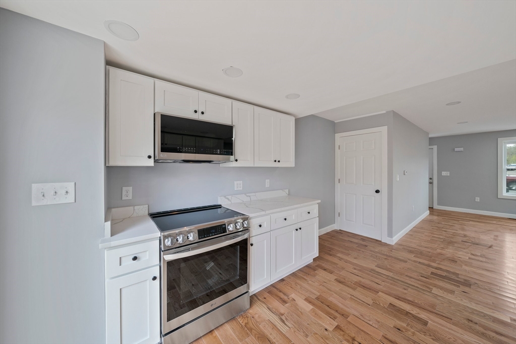 13 Broadway, Raynham Center