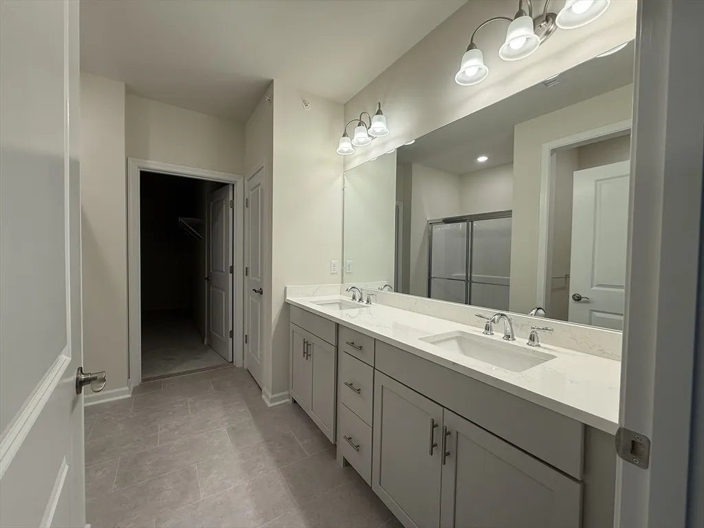 4 Winslow Ln, Grafton