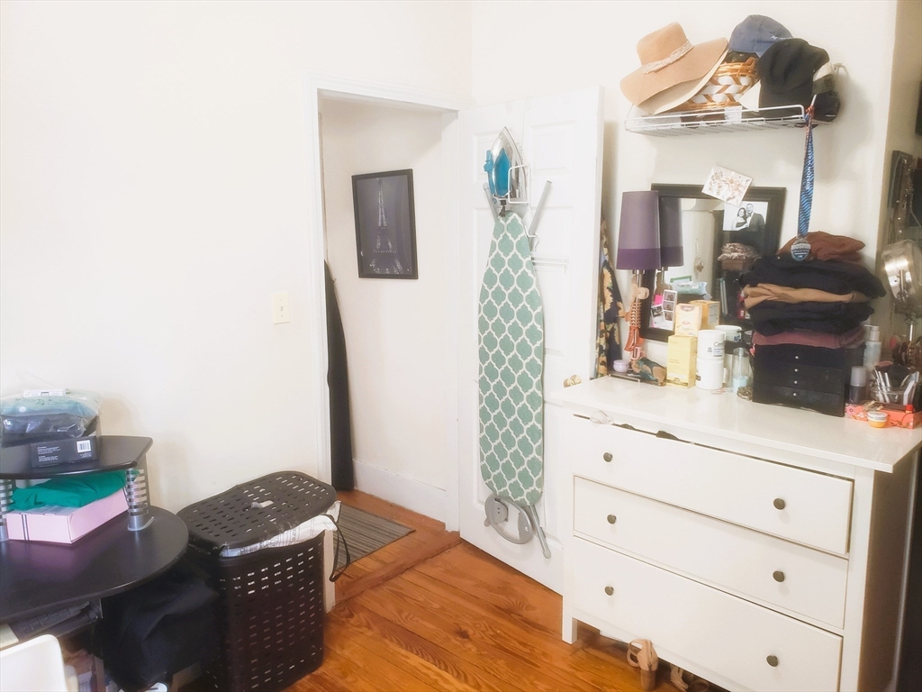 27 Medford St, Medford