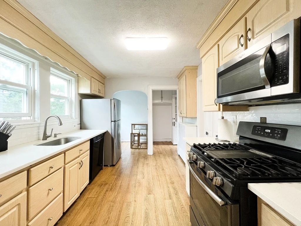 31 Grassmere Rd, Chestnut Hill