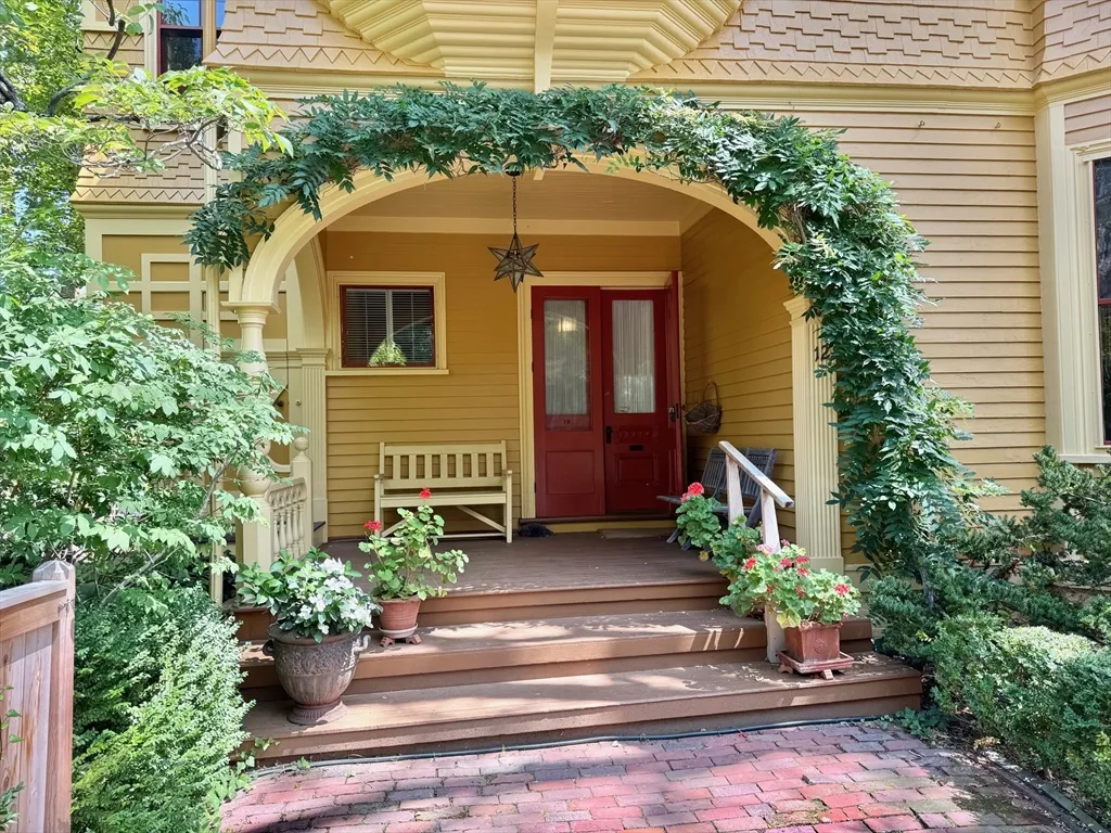 12 Humboldt St, Neighborhood Nine