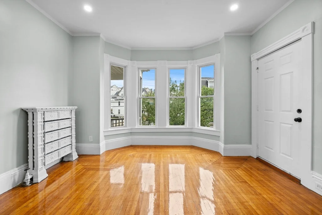 48 Hamilton Ave, Lynn