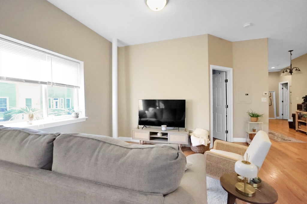 290 E 8th St, South Boston