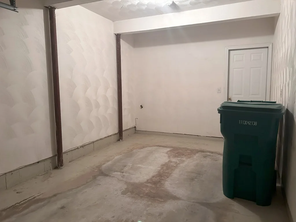 933 Varnum Ave, Lowell