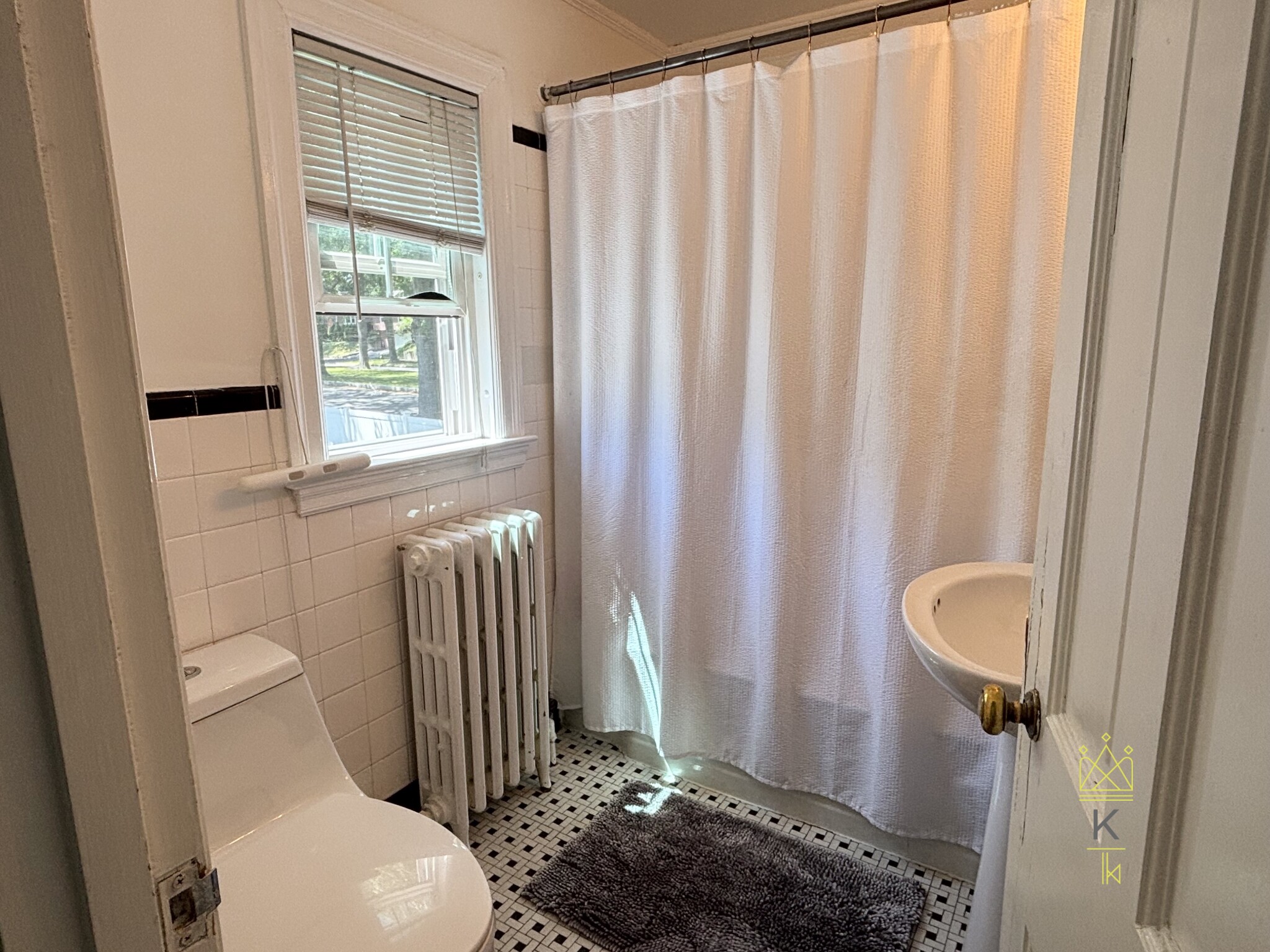 52 Hollywood Rd, West Roxbury