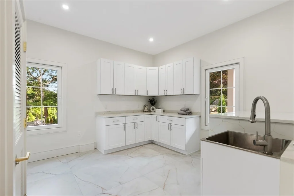 58 Chestnut St, Lynnfield