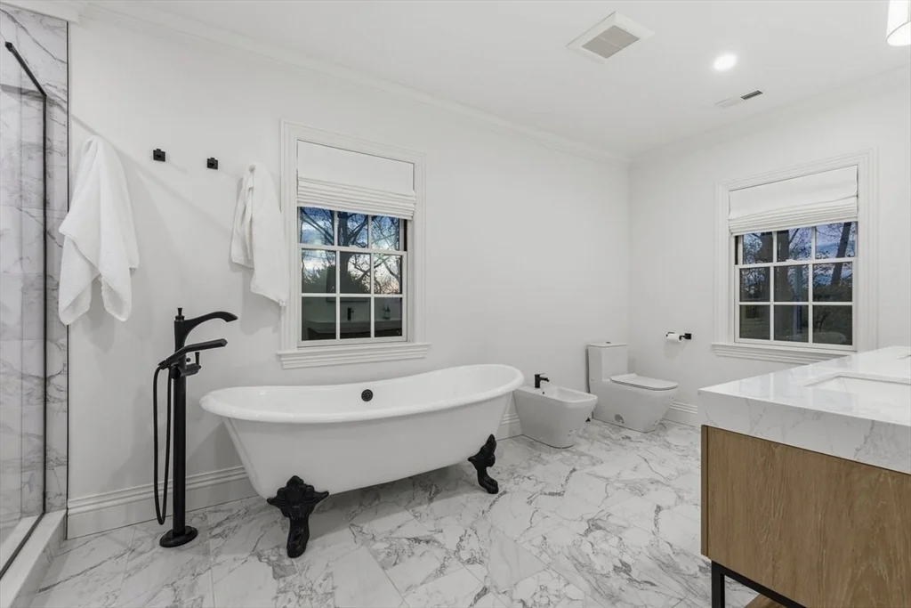 959 Chestnut St, Newton