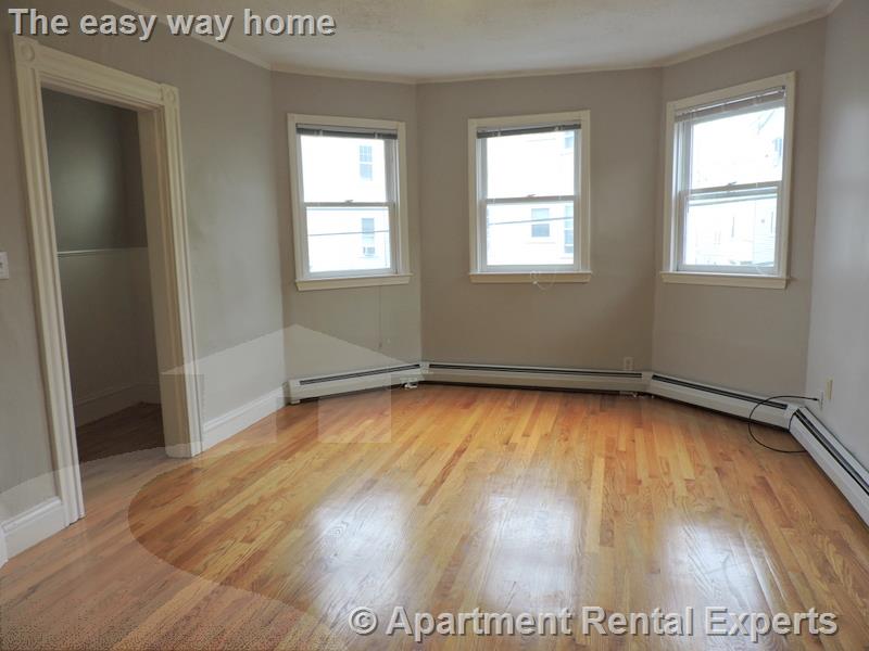 32 Speridakis Ter, Central Square