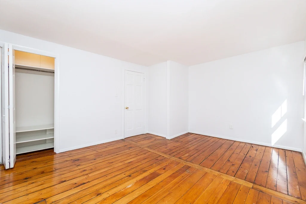 4 Cogswell Pl, North Cambridge