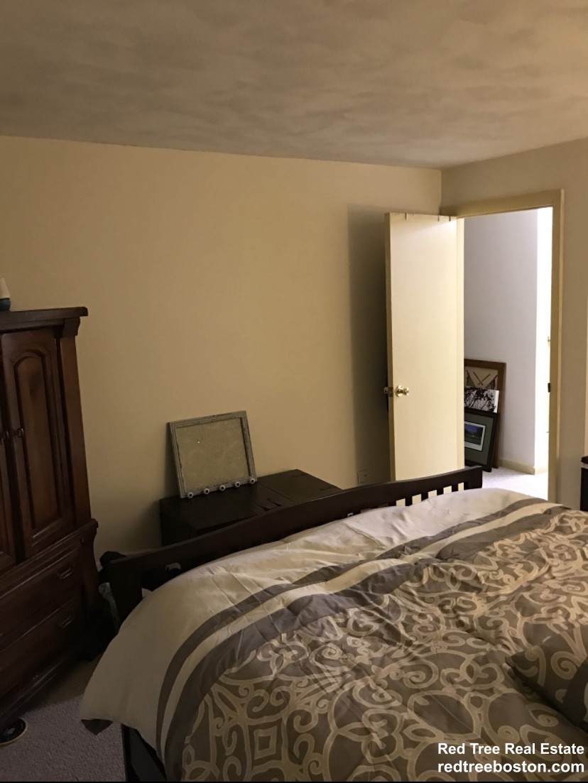 35 Westgate Rd, Chestnut Hill