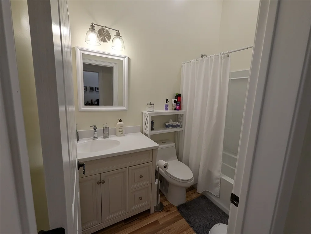 352 Manchaug Rd, Sutton